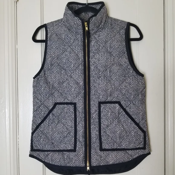 J CREW black cream chevron print down filled zipper sleeveless jacket ve… - Picture 2 of 8